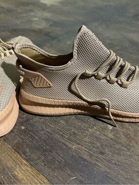 Men's Athletic Knit Trainer in Taupe